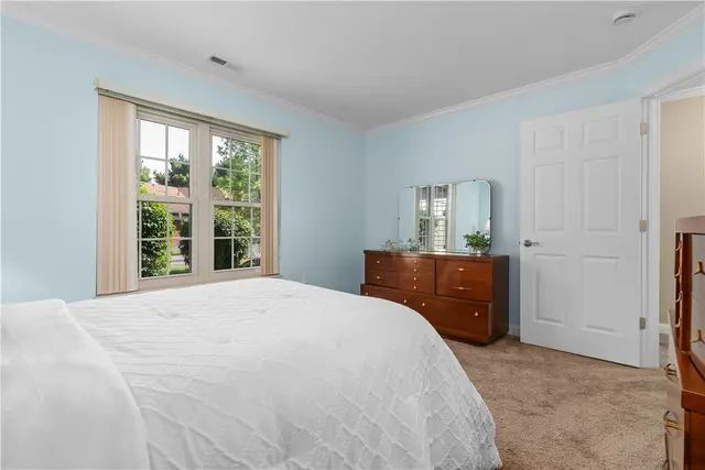 75 Ashford Drive gallery image 16