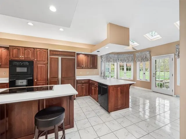 760 Stonegate Dr gallery image 3