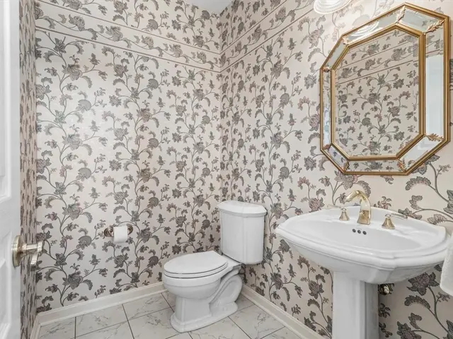 760 Stonegate Dr gallery image 6