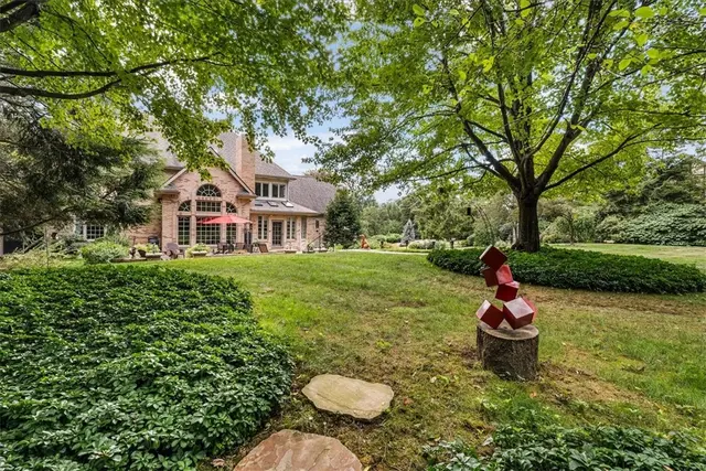 760 Stonegate Dr gallery image 7