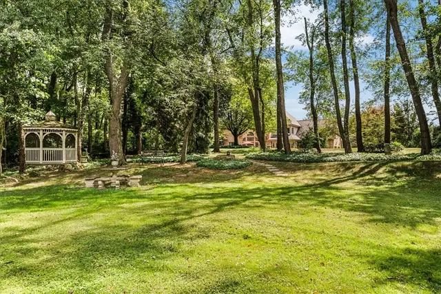 760 Stonegate Dr gallery image 8