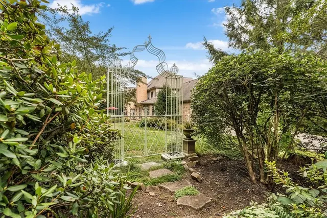 760 Stonegate Dr gallery image 10