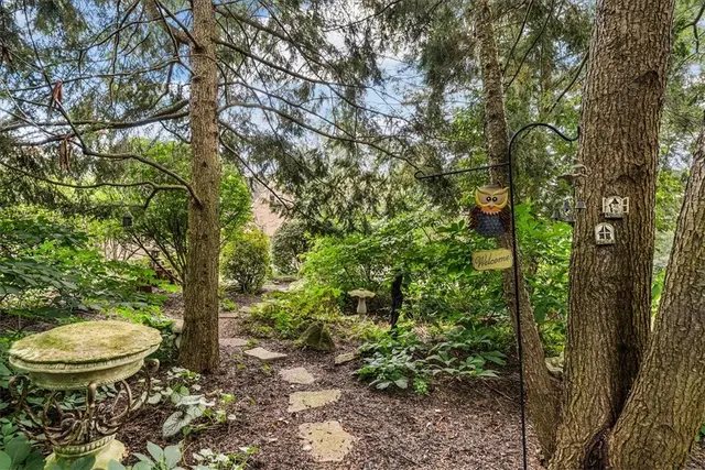 760 Stonegate Dr gallery image 11