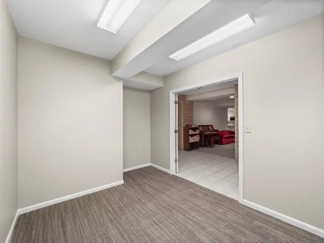 760 Stonegate Dr gallery image 12