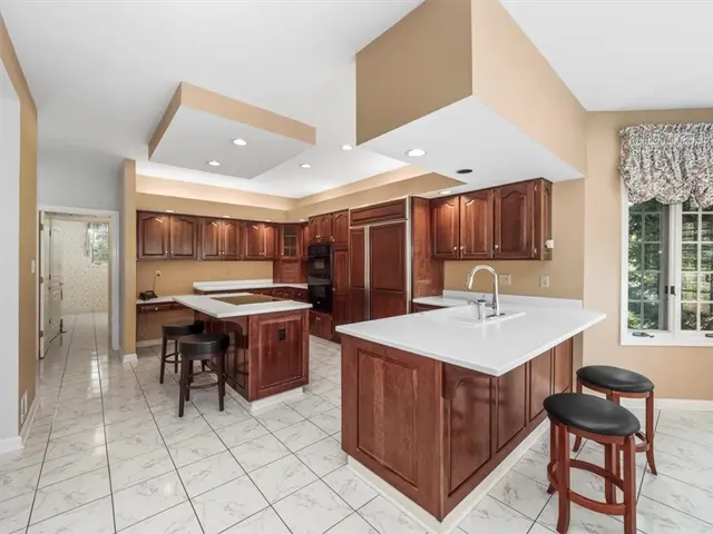 760 Stonegate Dr gallery image 14