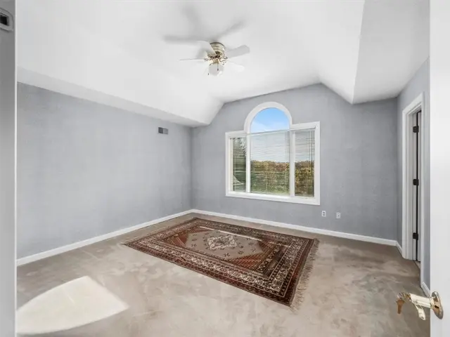 760 Stonegate Dr gallery image 15