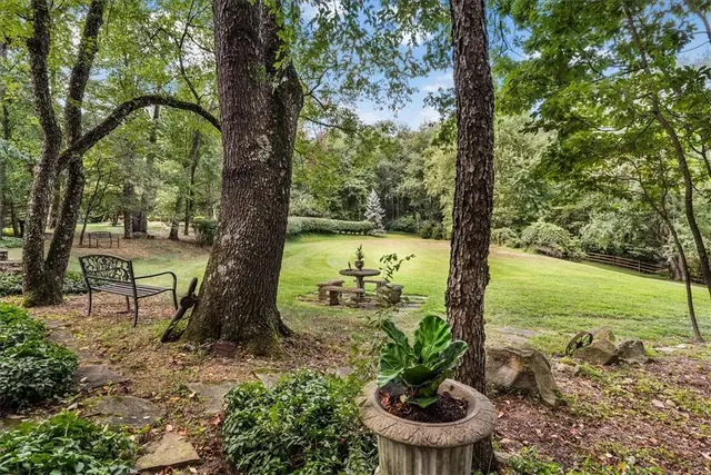 760 Stonegate Dr gallery image 18