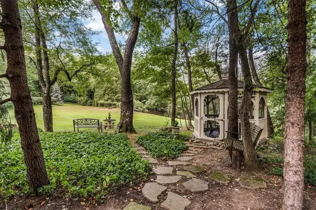 760 Stonegate Dr gallery image 19