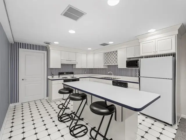 760 Stonegate Dr gallery image 20