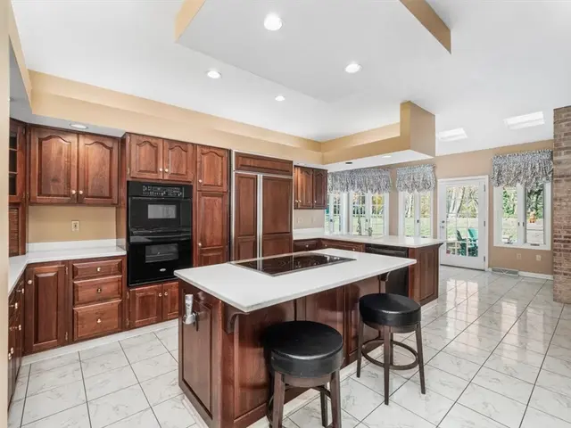 760 Stonegate Dr gallery image 23