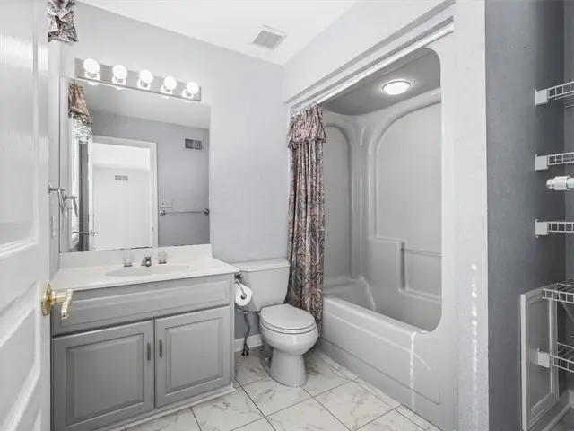 760 Stonegate Dr gallery image 29