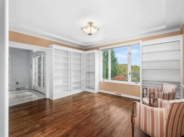 760 Stonegate Dr gallery image 31