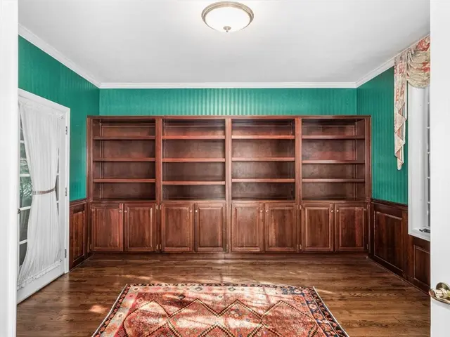 760 Stonegate Dr gallery image 32