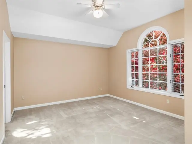 760 Stonegate Dr gallery image 33