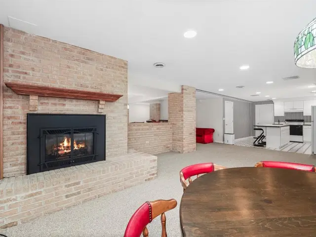 760 Stonegate Dr gallery image 34