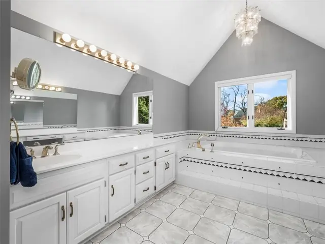 760 Stonegate Dr gallery image 37