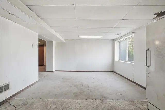 7730 Oak St gallery image 4