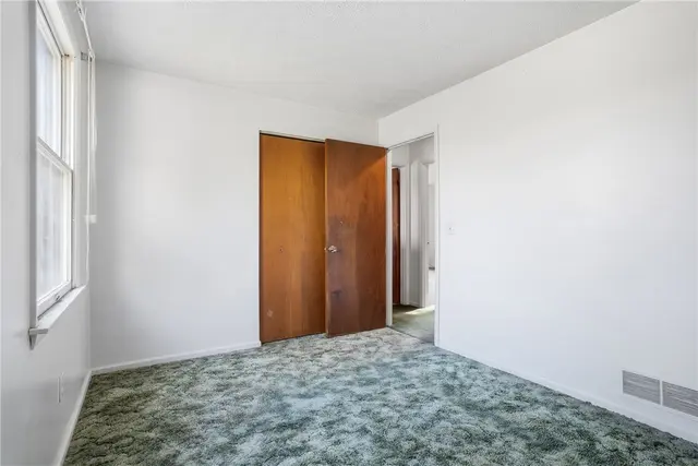 7730 Oak St gallery image 6