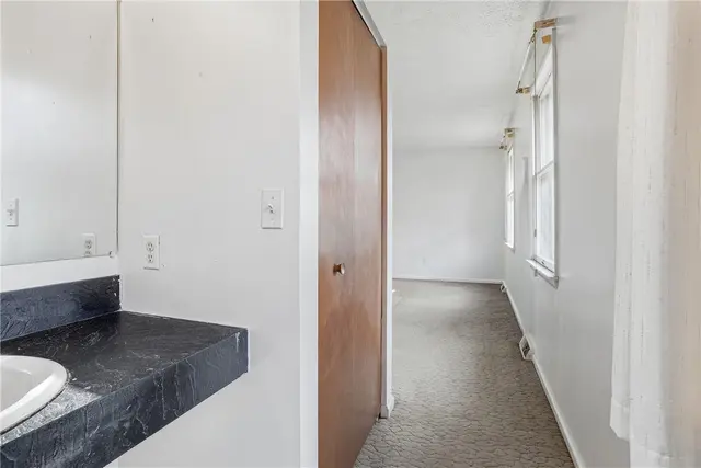 7730 Oak St gallery image 32