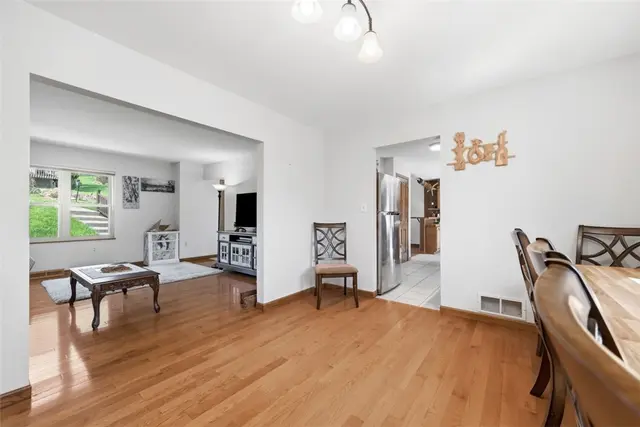 7808 Pine St gallery image 4