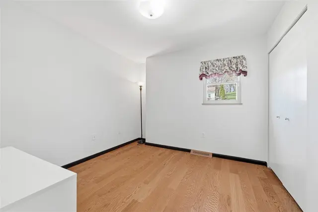7808 Pine St gallery image 7