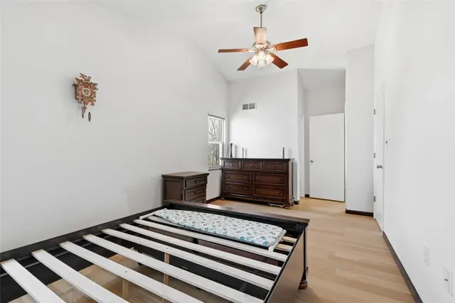 7808 Pine St gallery image 9