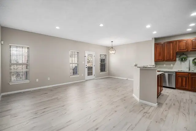 781 Norwegian Spruce Dr gallery image 6