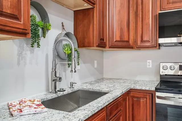781 Norwegian Spruce Dr gallery image 9
