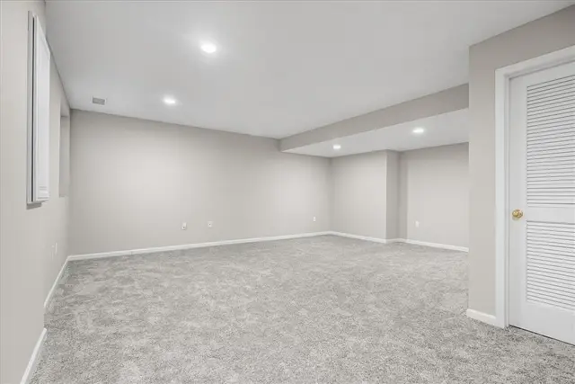 781 Norwegian Spruce Dr gallery image 27