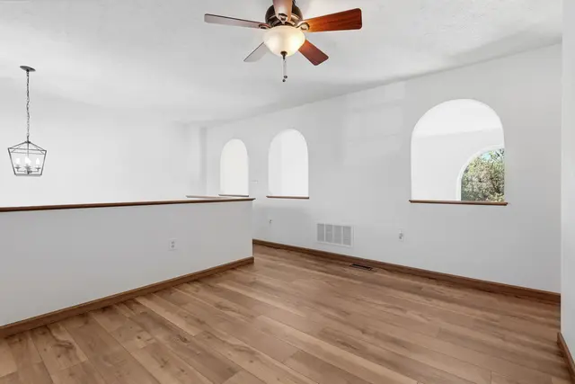 782 Sunset CIRCLE gallery image 28