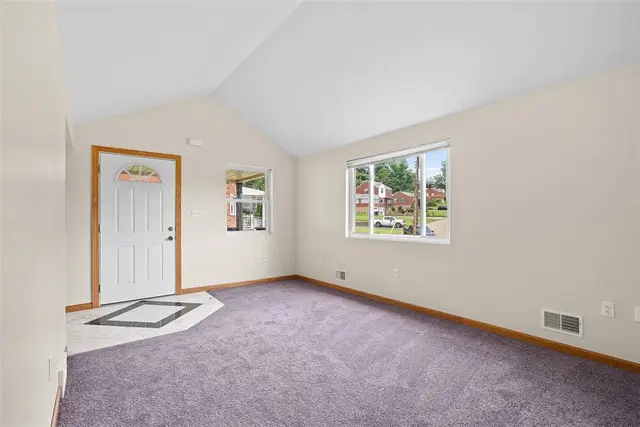 7911 Roderick Dr gallery image 8