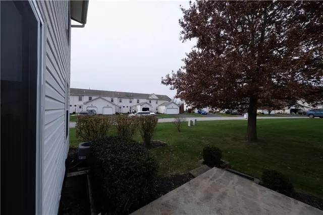 793 Sunset Cir gallery image 9