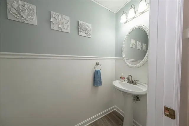 793 Sunset Cir gallery image 11