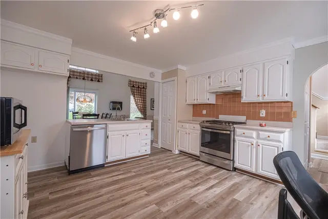 793 Sunset Cir gallery image 15