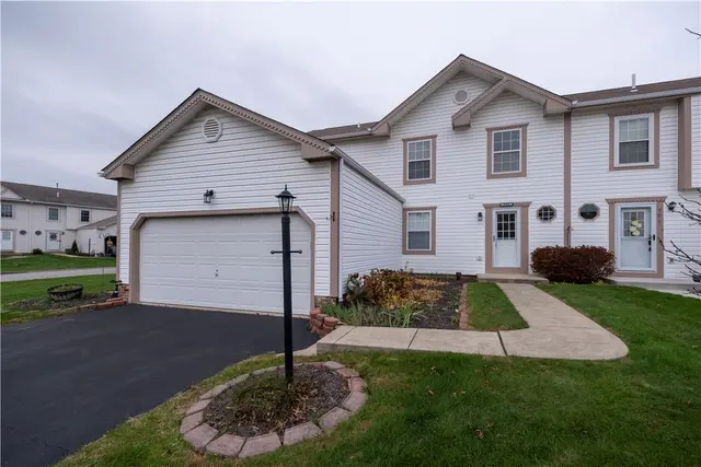 793 Sunset Cir gallery image 17