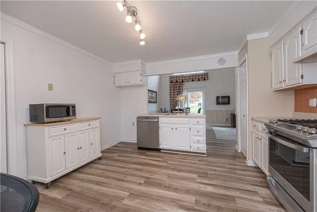 793 Sunset Cir gallery image 34