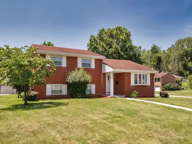 7973 Remington Dr gallery image 26