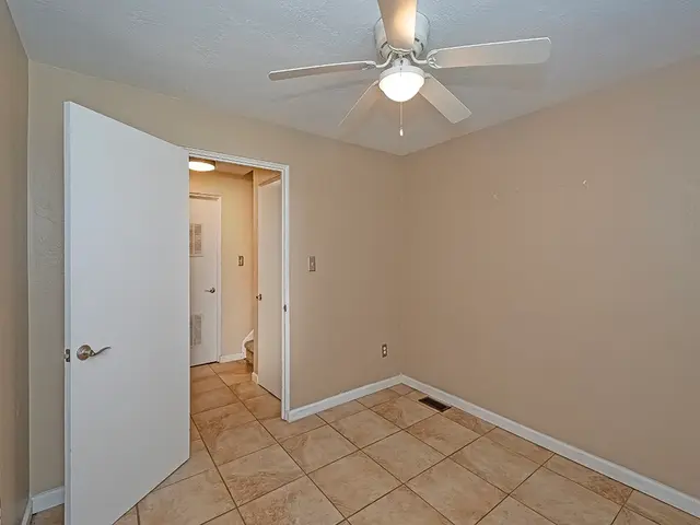 7973 Remington Dr gallery image 3