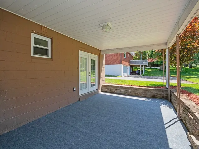 7973 Remington Dr gallery image 5