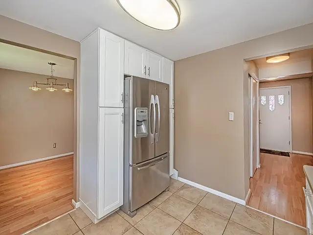 7973 Remington Dr gallery image 6