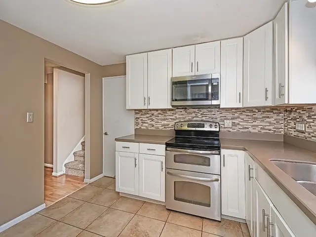 7973 Remington Dr gallery image 27