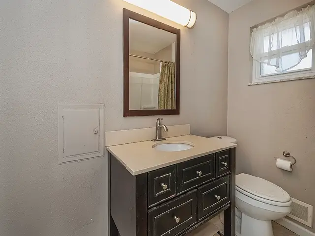 7973 Remington Dr gallery image 28