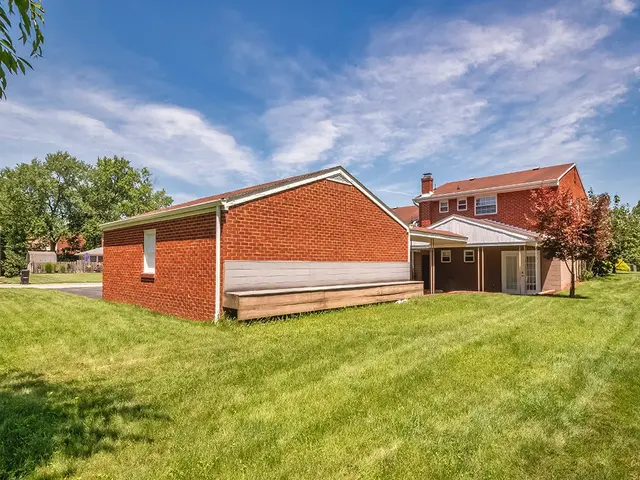 7973 Remington Dr gallery image 29