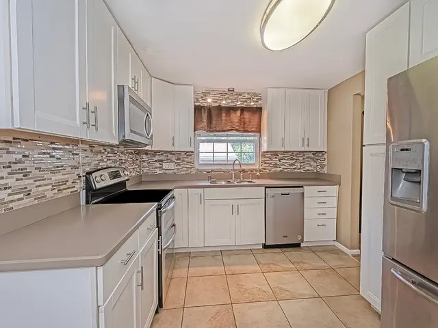 7973 Remington Dr gallery image 12