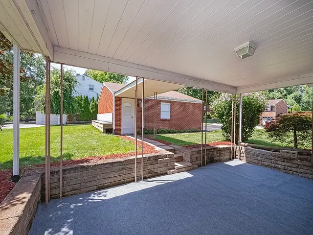 7973 Remington Dr gallery image 30