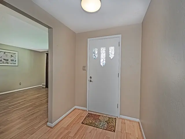 7973 Remington Dr gallery image 15