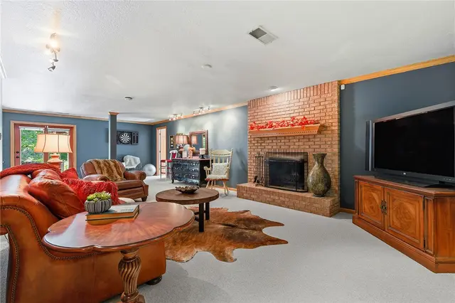 8 Harvester Court gallery image 2