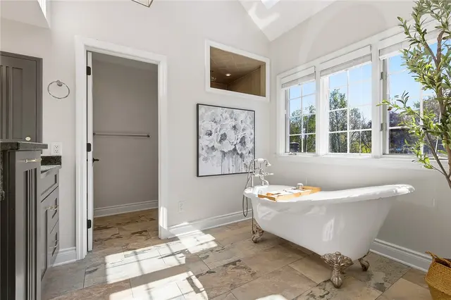 8 Harvester Court gallery image 24