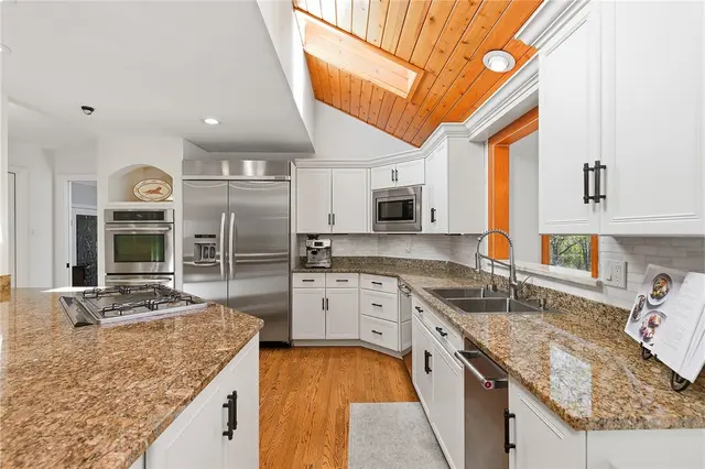 8 Harvester Court gallery image 31