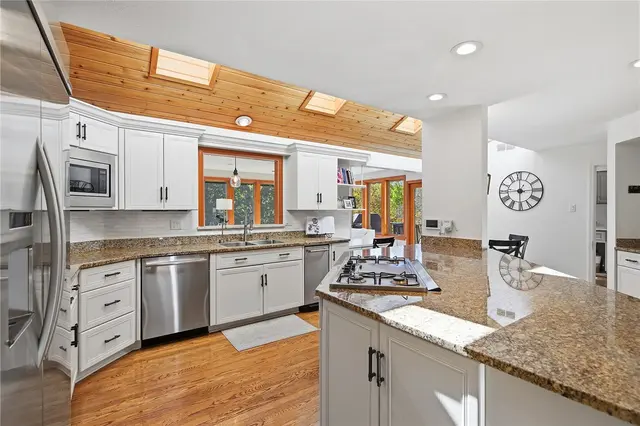 8 Harvester Court gallery image 36